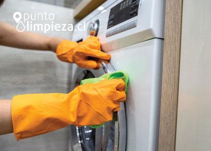 Cómo limpiar la lavadora y quitar el mal olor · Consejos Sanytol