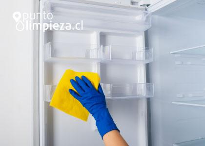 ¿Sabes con qué frecuencia debes limpiar las partes de tu refrigerador? - Puntolimpieza