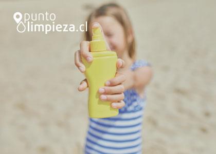 ¿Manchas de bloqueador en tu ropa? Tenemos la solución - Puntolimpieza